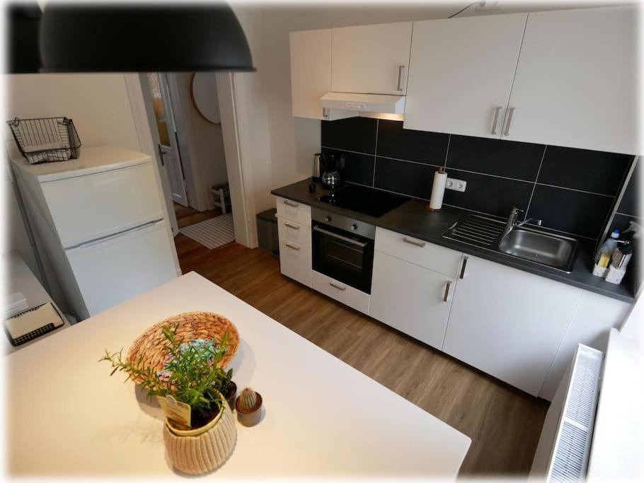 Gemuetlich - 2 Zimmer-Altbau, 24H Check-In Kiel Esterno foto