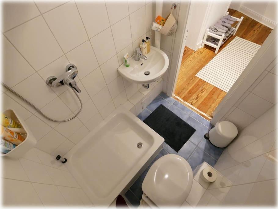 Gemuetlich - 2 Zimmer-Altbau, 24H Check-In Kiel Esterno foto