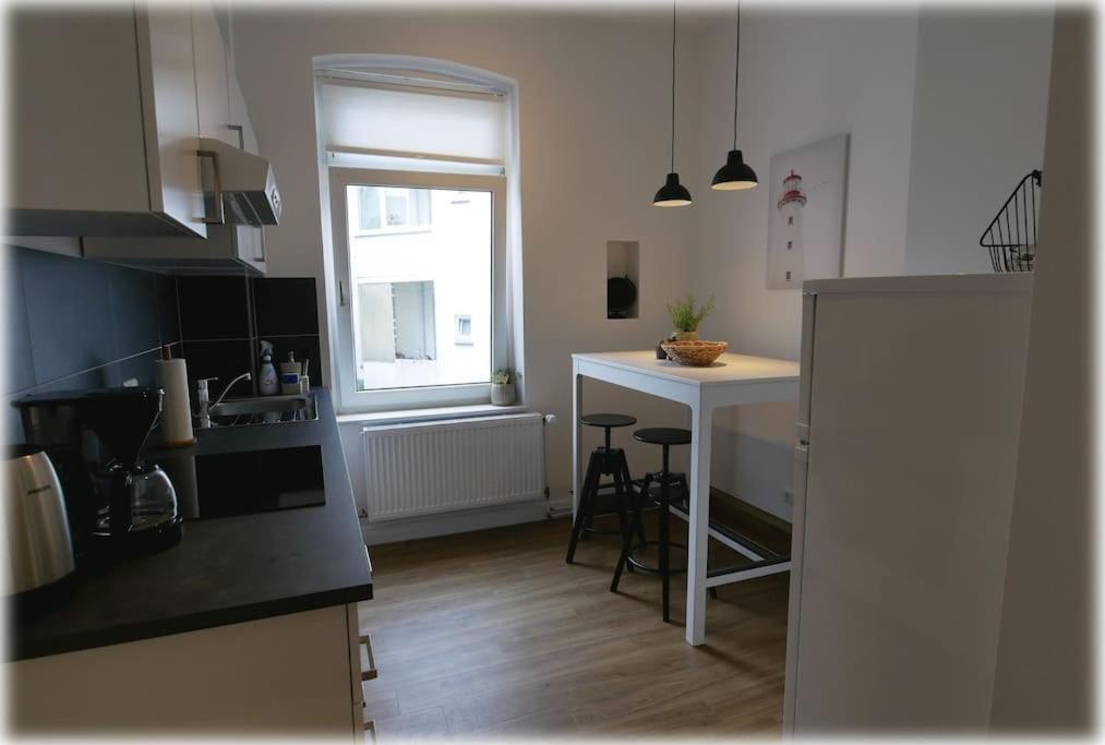 Gemuetlich - 2 Zimmer-Altbau, 24H Check-In Kiel Esterno foto