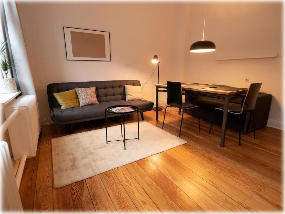 Gemuetlich - 2 Zimmer-Altbau, 24H Check-In Kiel Esterno foto